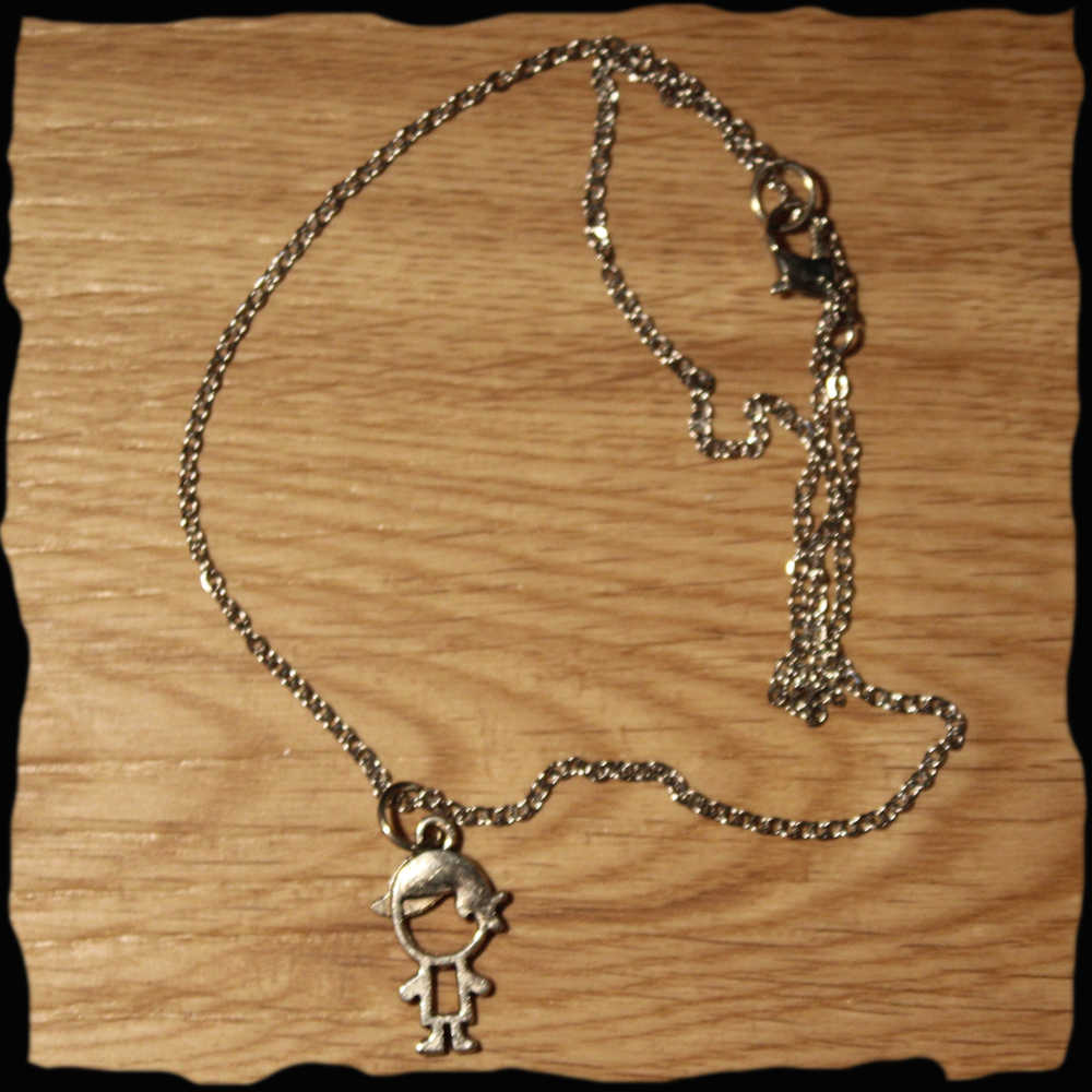 Chaînette chaine medaillon avec pendentif petit garcon humain en métal argenté or québec canada