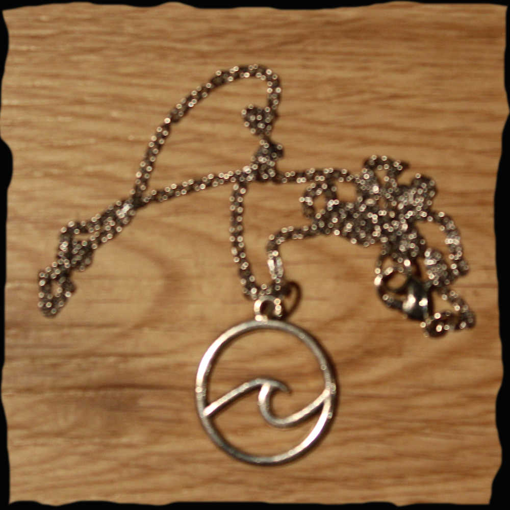 Chaînette chaine medaillon avec pendentif vague ocean nature en métal argenté or québec canada