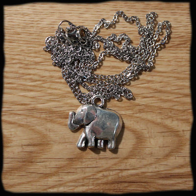 Chainette un fier éléphant A276